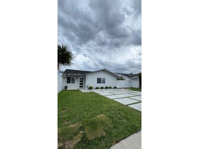  3 BR,  2.00 BTH &nbsp;Other style home in Miami