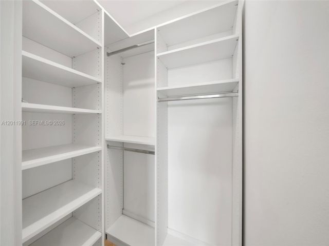 [PHOTO]