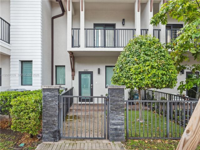  3 BR,  2.50 BTH &nbsp; style home in Medley