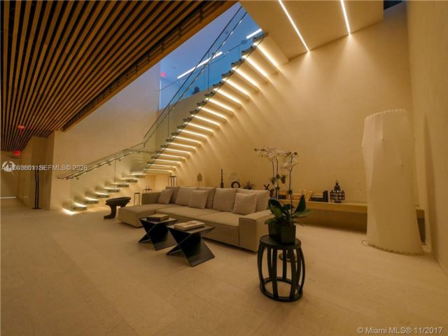[PHOTO]