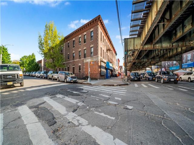 Studio,  0.00 BTH &nbsp;Mixed use style home in Bensonhurst