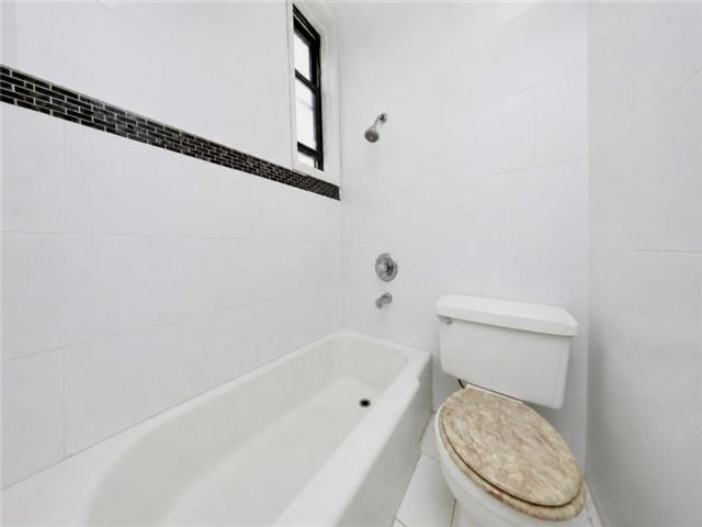 [PHOTO]