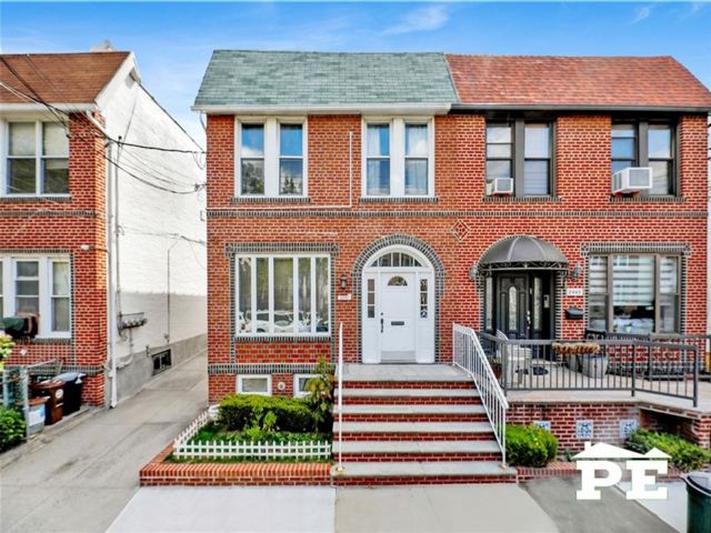  6 BR,  4.00 BTH &nbsp;Multi-family style home in Sheepshead Bay