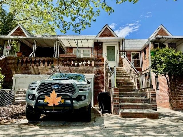  4 BR,  2.00 BTH &nbsp;Multi-family style home in Old Mill Basin