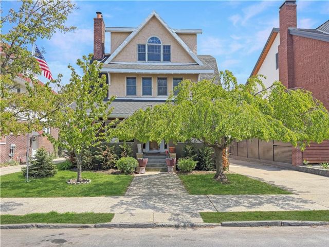  3 BR,  2.00 BTH &nbsp;Single family style home in Seagate