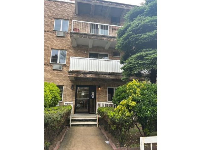  2 BR,  2.00 BTH &nbsp;Condominium style home in Bensonhurst