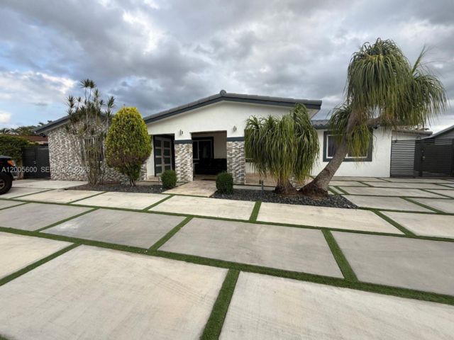  4 BR,  2.00 BTH &nbsp; style home in Miami