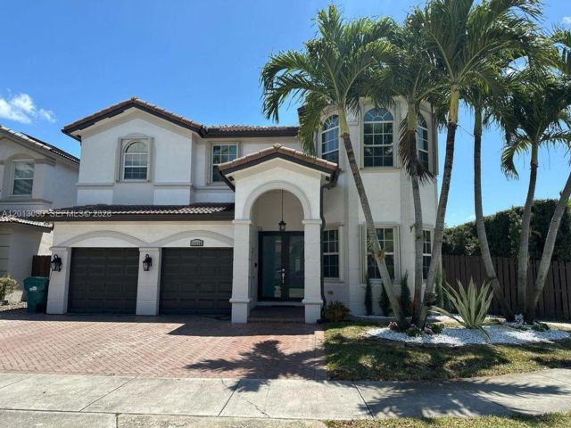  5 BR,  4.50 BTH &nbsp;2 story style home in Medley