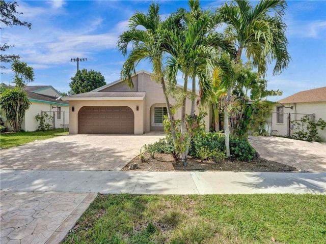  4 BR,  2.00 BTH &nbsp; style home in Cooper City