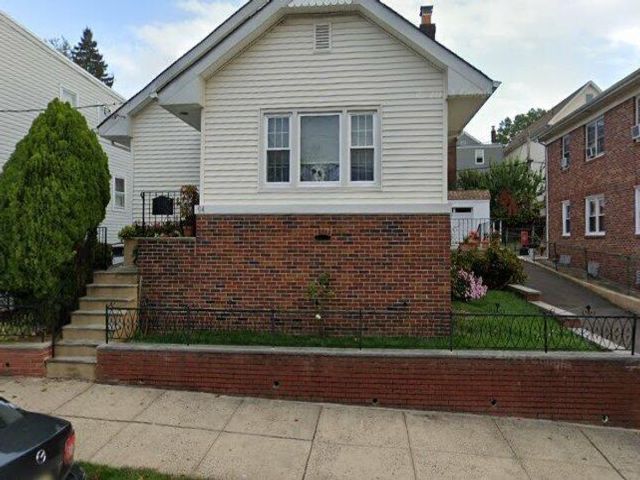 3 BR,  2.00 BTH &nbsp;Ranch style home in Kearny