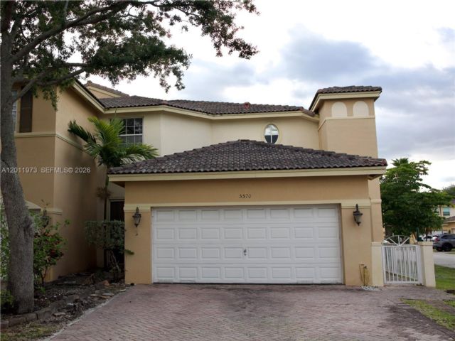  4 BR,  3.00 BTH &nbsp;Townhouse style home in Medley