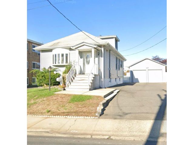  2 BR,  2.00 BTH &nbsp;Ranch style home in Kearny