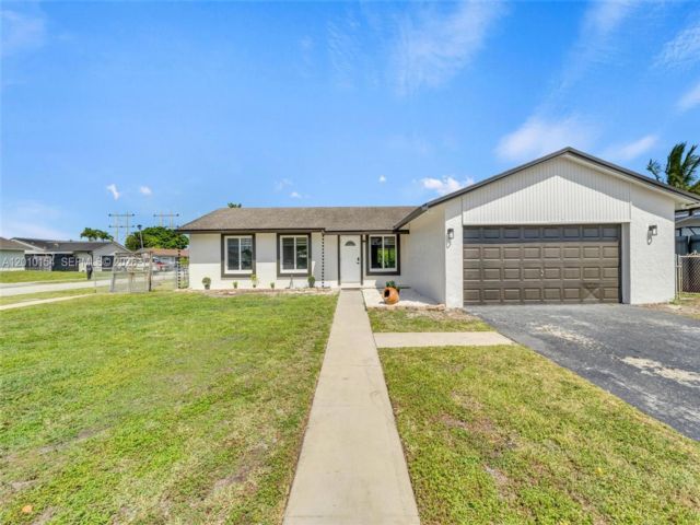  4 BR,  2.00 BTH &nbsp; style home in Miami
