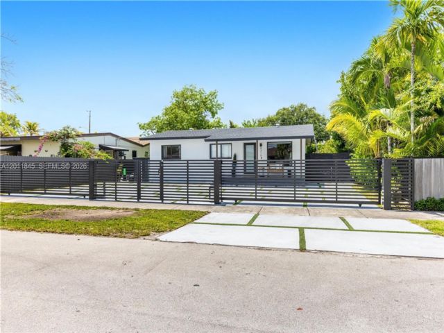  3 BR,  2.00 BTH &nbsp; style home in Miami