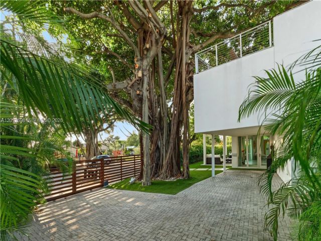  4 BR,  3.00 BTH &nbsp; style home in Miami