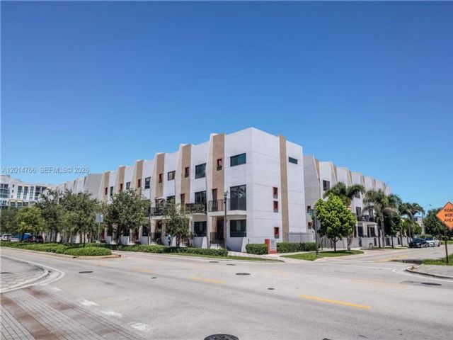  3 BR,  3.50 BTH &nbsp;Townhouse style home in Fort Lauderdale