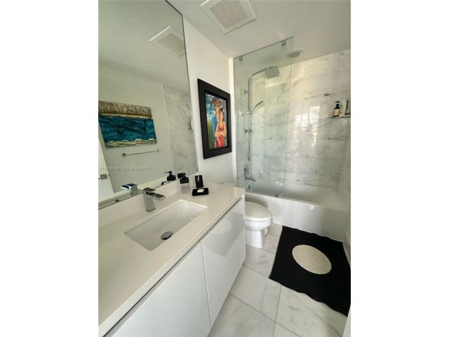 [PHOTO]