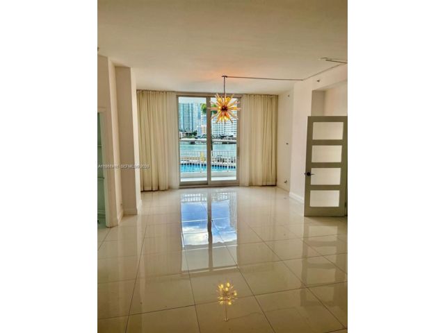  3 BR,  3.00 BTH &nbsp; style home in Miami