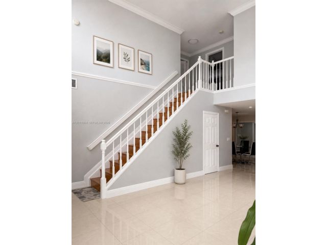  6 BR,  4.00 BTH &nbsp; style home in Hollywood