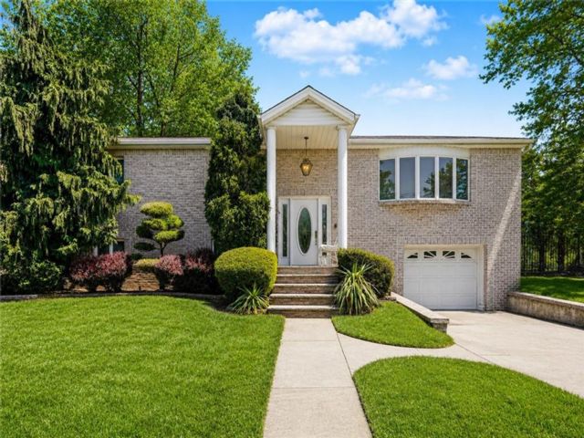  3 BR,  3.00 BTH &nbsp;Single family style home in Pleasant Plains