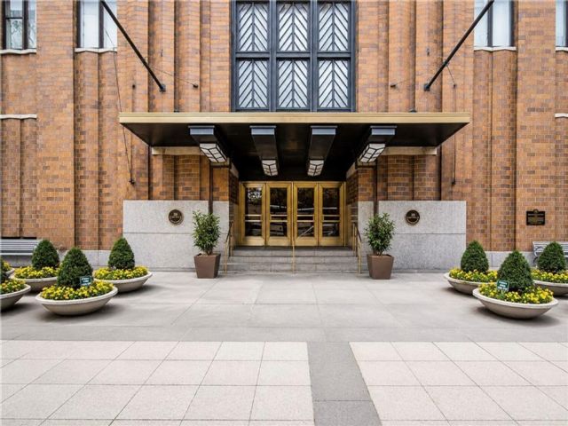  1 BR,  1.00 BTH &nbsp;Condominium style home in Financial District