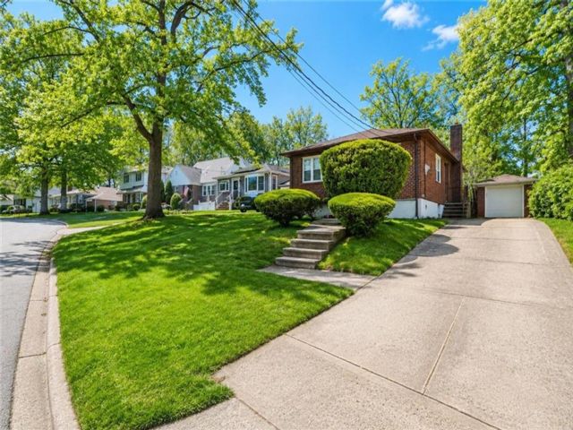  3 BR,  1.00 BTH &nbsp;Single family style home in Oakwood