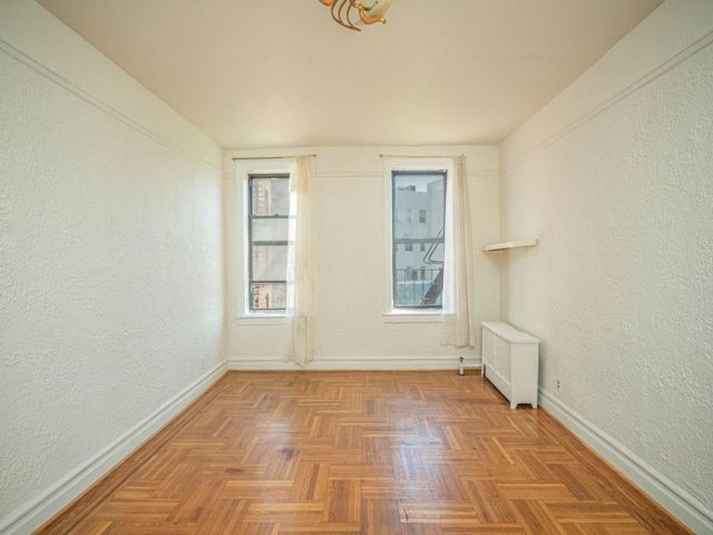  1 BR,  1.00 BTH &nbsp;Co-op style home in Midwood