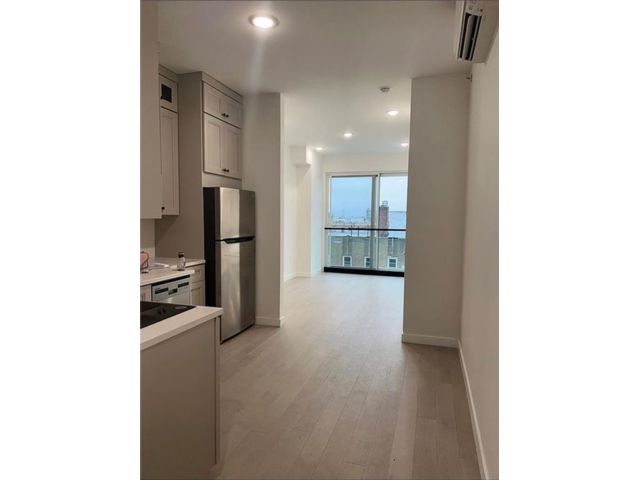  1 BR,  1.00 BTH &nbsp;Condominium style home in Sheepshead Bay