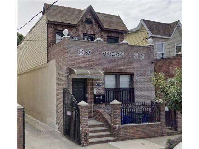  6 BR,  0.00 BTH &nbsp;Multi-family style home in Glendale