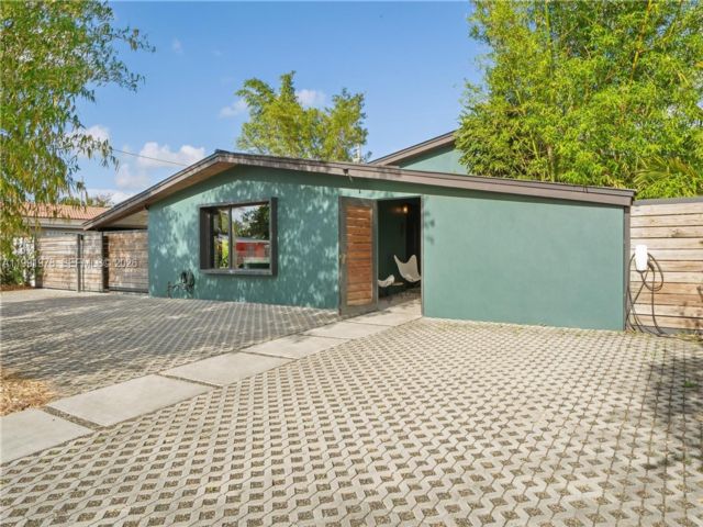  3 BR,  2.00 BTH &nbsp; style home in Miami