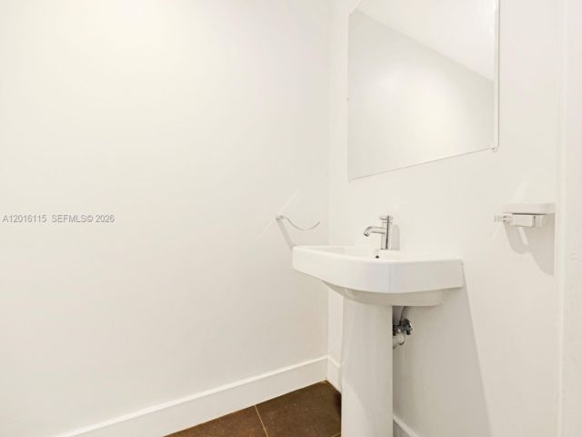 [PHOTO]