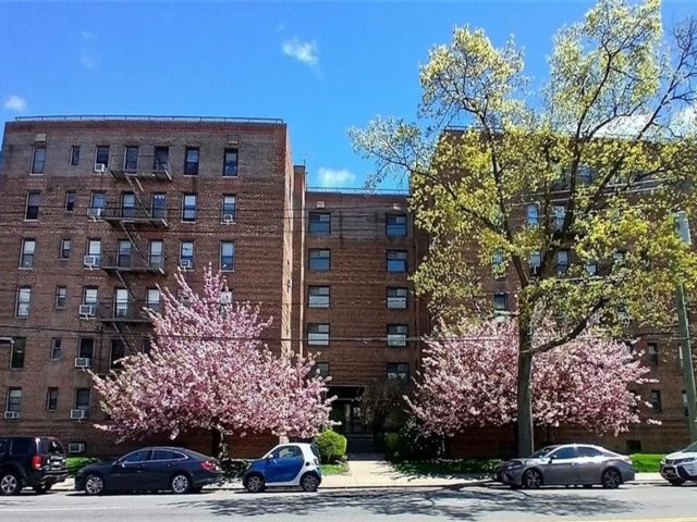  2 BR,  1.00 BTH &nbsp;Co-op style home in Brooklyn