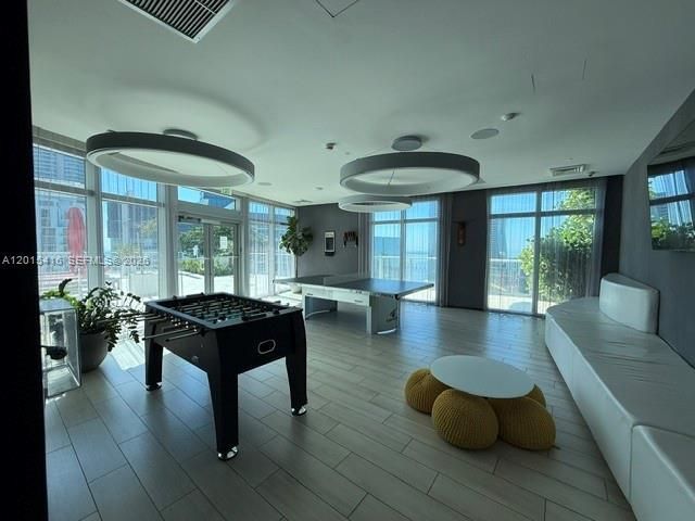 [PHOTO]