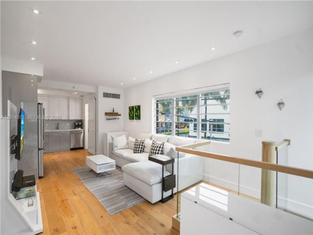  2 BR,  2.50 BTH &nbsp; style home in Carl Fisher