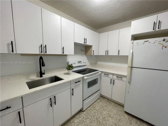  2 BR,  1.00 BTH &nbsp; style home in Miami
