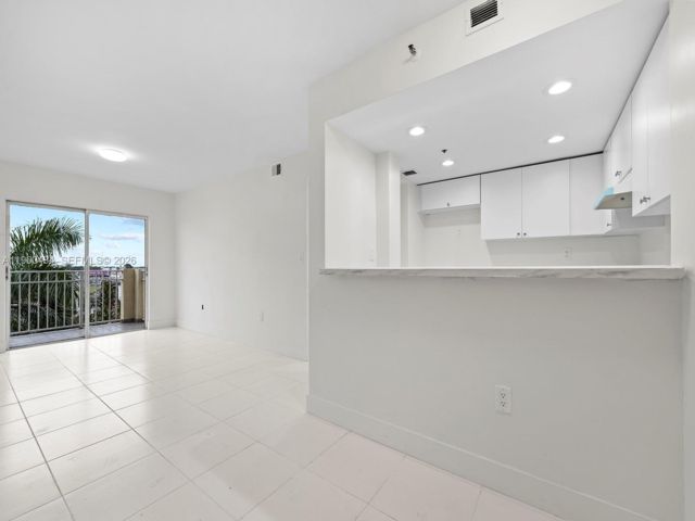  2 BR,  2.00 BTH &nbsp; style home in Miami