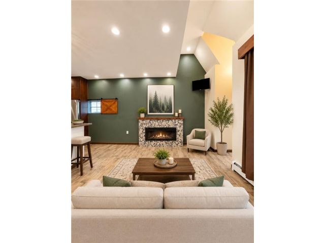  5 BR,  4.00 BTH &nbsp;Multi-family style home in Marine Park