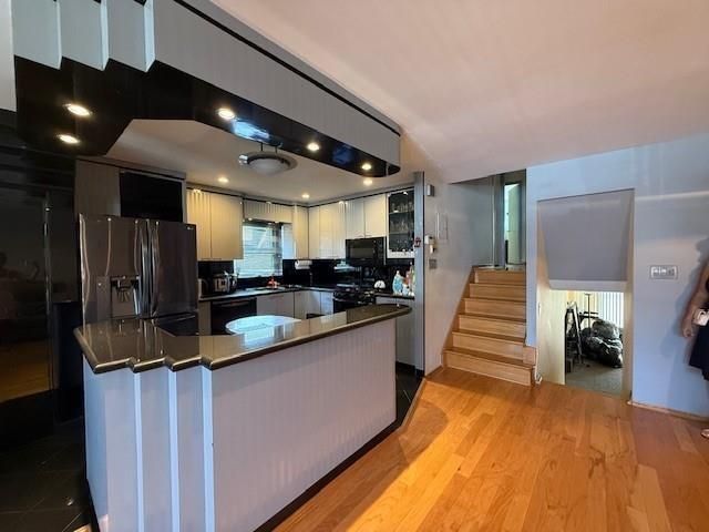  3 BR,  3.00 BTH &nbsp;Multi-family style home in Bath Beach
