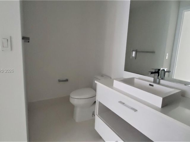[PHOTO]