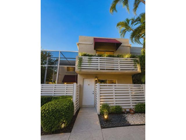  3 BR,  2.50 BTH &nbsp;Townhouse style home in Plantation
