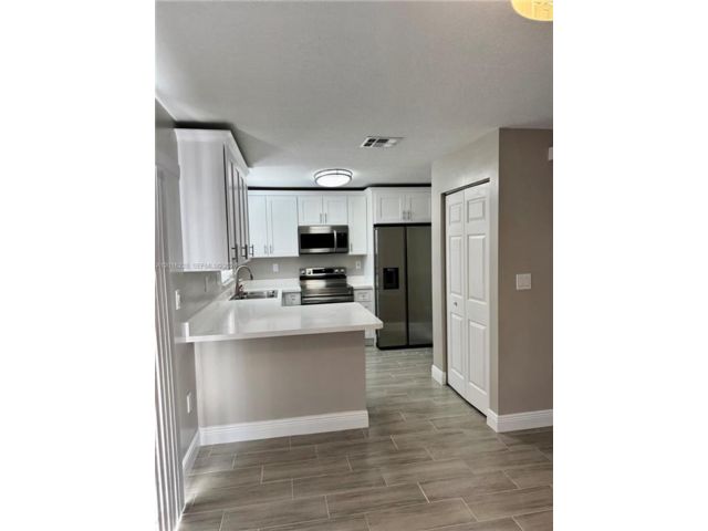  3 BR,  2.00 BTH &nbsp;Townhouse style home in Pembroke Pines