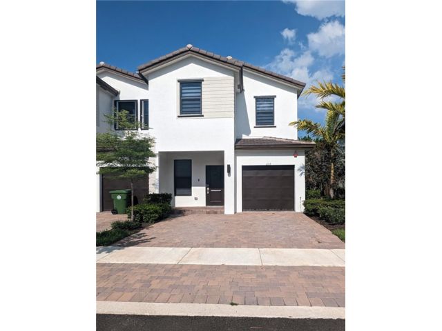  4 BR,  2.50 BTH &nbsp; style home in Pembroke Pines