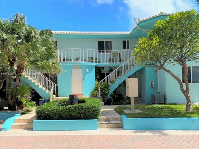  2 BR,  1.00 BTH &nbsp; style home in Hollywood