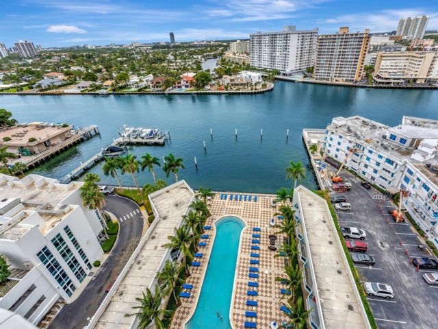  3 BR,  2.50 BTH &nbsp; style home in Hallandale Beach