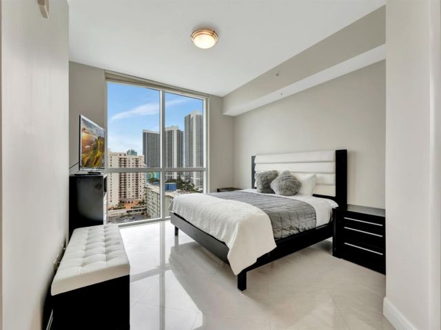 [PHOTO]