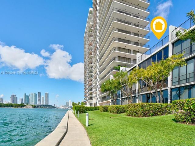  4 BR,  6.00 BTH &nbsp; style home in Miami