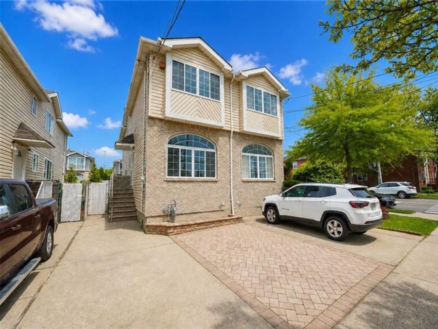  3 BR,  3.00 BTH &nbsp;Single family style home in New Springville