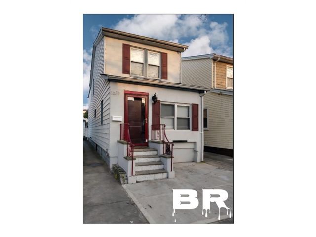  4 BR,  3.00 BTH &nbsp;Single family style home in Bensonhurst