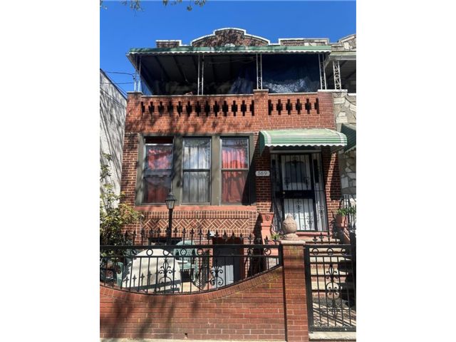 Studio,  0.00 BTH &nbsp;Multi-family style home in Brownsville