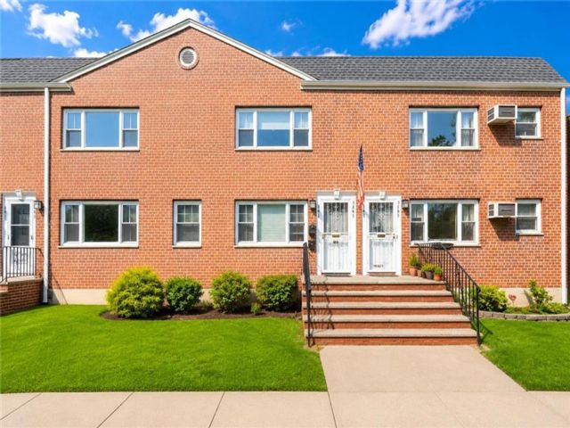  2 BR,  1.00 BTH &nbsp;Co-op style home in Dyker Heights
